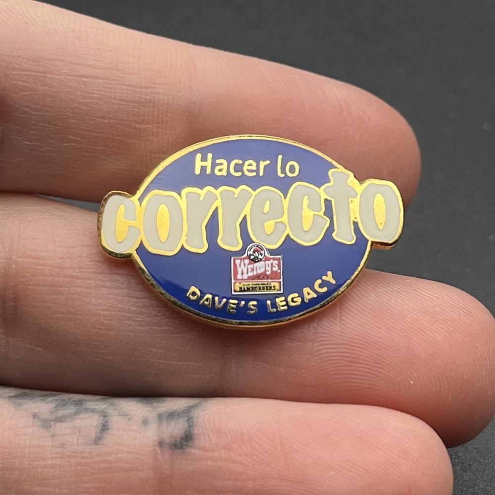 Wendy's Dave's Legacy‎ "Hacer Lo Correcto" Spanish Employee Lapel Hat Pin
